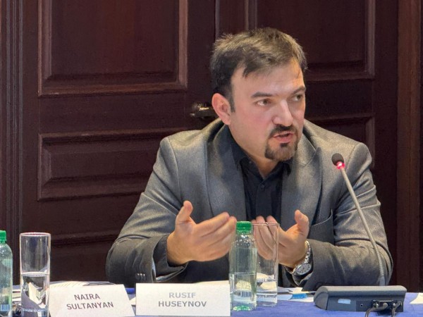 Rusif Huseynov speaks at roundtable in Armenia