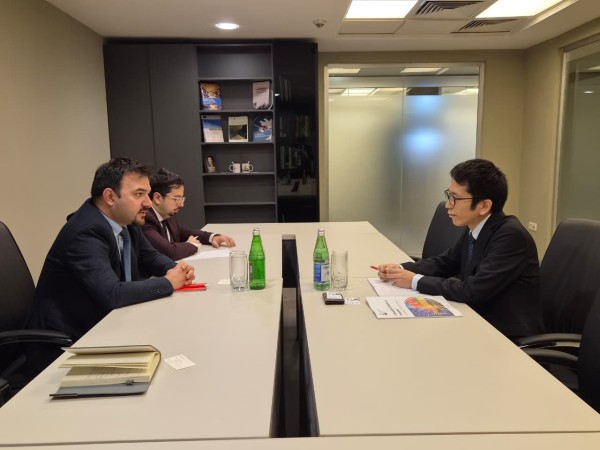 Yapon diplomat Topçubaşov Mərkəzini ziyarət edib